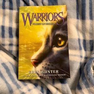 selling my old books!! 📚